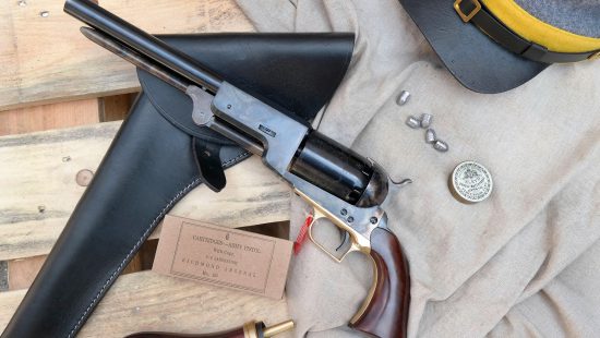 Heti akció! Colt revolverek ajándék lőporflaskával és tölténytartó dobozzal
