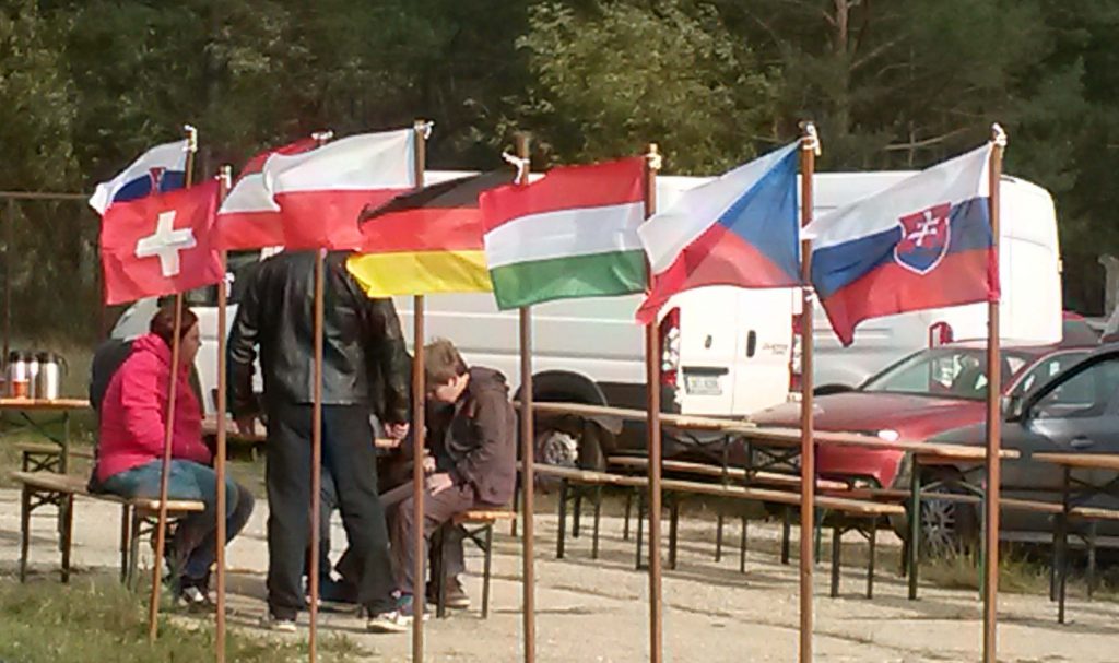 A résztvevő országok zászlói