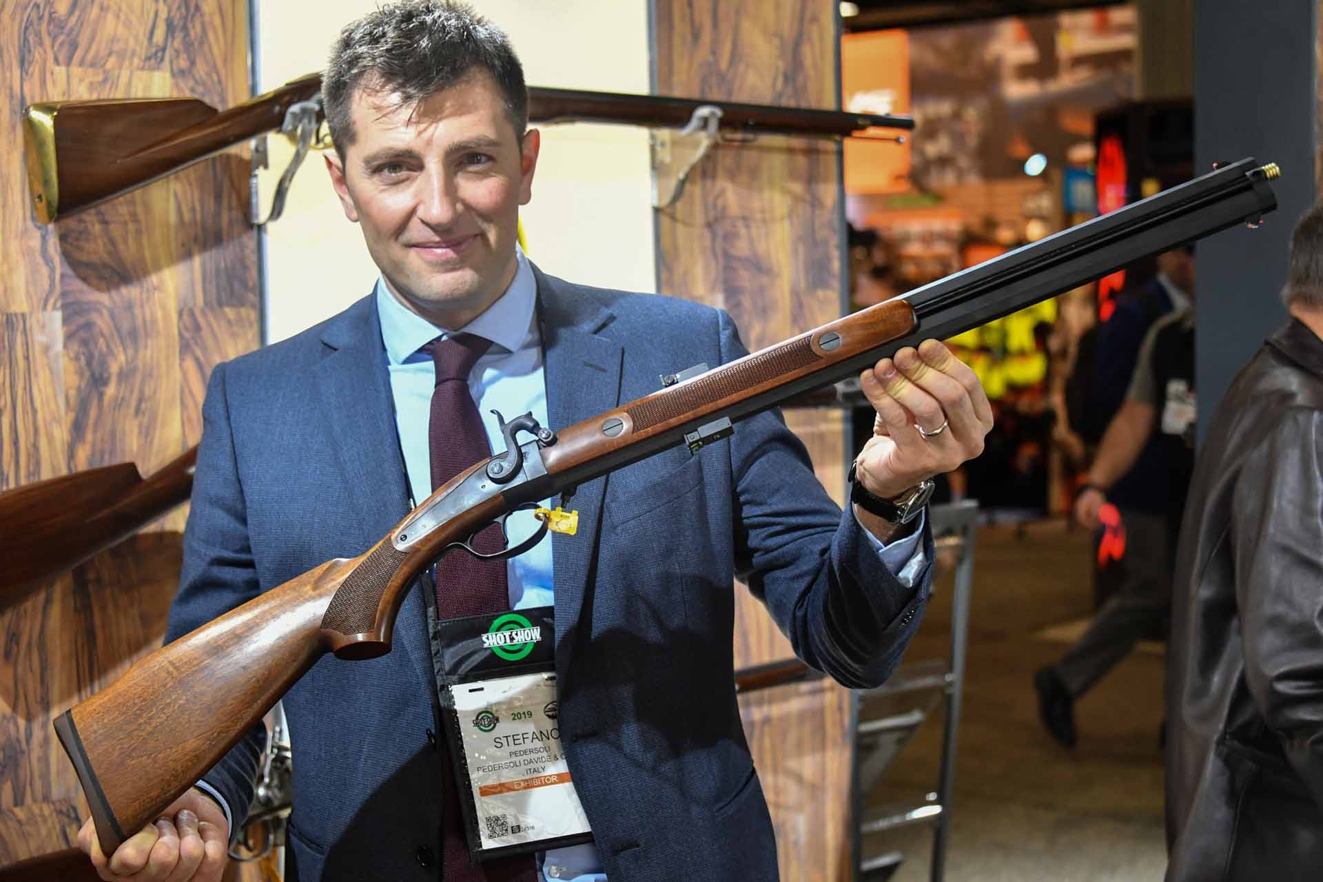 Stefano Pedersoli és az újonnan bemutatott  Swivel Barrel Rifle