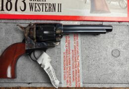 Használt, újszerű Pietta1873 Colt Cattleman elöltöltő revolver – réz markolatkeret, 5,5″ csőhossz